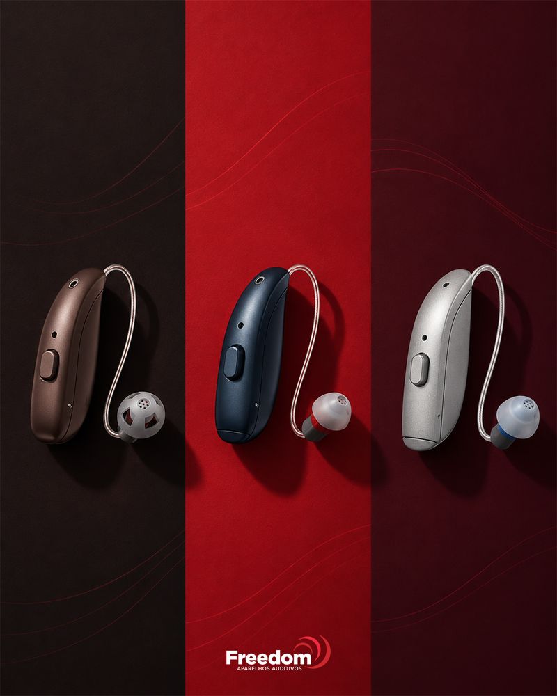 Três aparelhos auditivos ReSound em cores diferentes